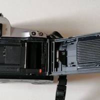 тяло фотоапарат Canon EOS 500N с презрамка, снимка 5 - Фотоапарати - 36918017