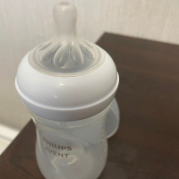 Шишета Philips Avent natural response, снимка 1 - Прибори, съдове, шишета и биберони - 44682916