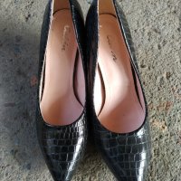 Нови, дамски, черни обувки с ток, снимка 11 - Дамски елегантни обувки - 42205545