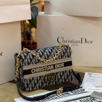 Дамска чанта Christian Dior Реплика ААА+, снимка 1 - Чанти - 34528495