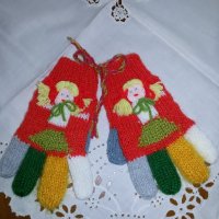 Ръчно плетени сувенирни вълнени детски ръкавички, снимка 8 - Шапки, шалове и ръкавици - 34229572