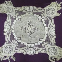 19 век Ръчно Плетена Покривка за Маса, снимка 1 - Антикварни и старинни предмети - 31860896