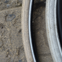 Шосейни гуми с вътрешна за велосипед колело , снимка 2 - Части за велосипеди - 44710510