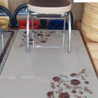 Комплект разтегателна маса +6 стола  Маса с метални крака и закалено принт стъкло  Тапицирани столов, снимка 13 - Маси - 31828675