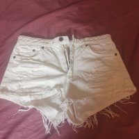 Бели къси панталони, снимка 2 - Къси панталони и бермуди - 37091744