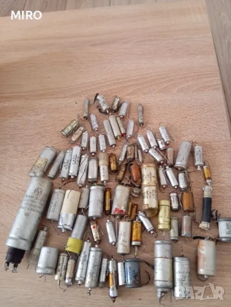 кондензатори, снимка 1