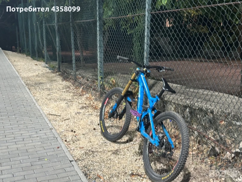 Колело commencal v3 supreme 2013 DH , снимка 1