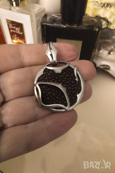 Дизайнерски медальон сребро и кожа от скат ., снимка 1