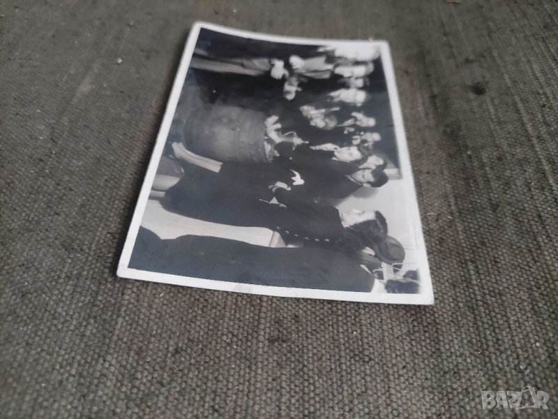 Продавам снимка ЦДНА Студентски празник 1943 - бъчва , вино , жени и мезета, снимка 1