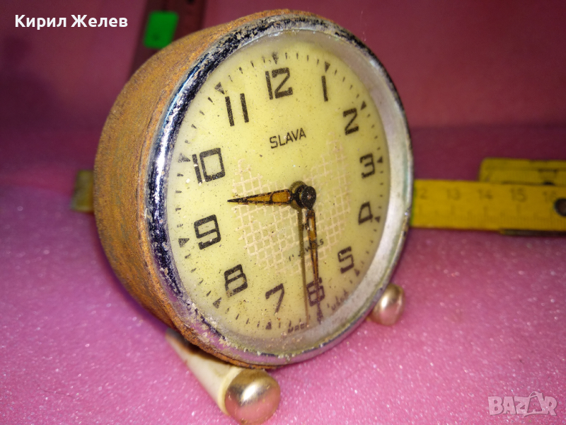 SLAVA MADE in USSR Стар КОЛЕКЦИОНЕРСКИ РУСКИ БУДИЛНИК МЕХАНИЧЕН НАСТОЛЕН ЧАСОВНИК СЛАВА СССР 24937, снимка 1