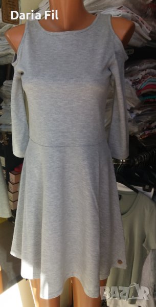 Сива рокля с отворени рамене и 7/8 дължина на ръкава , снимка 1