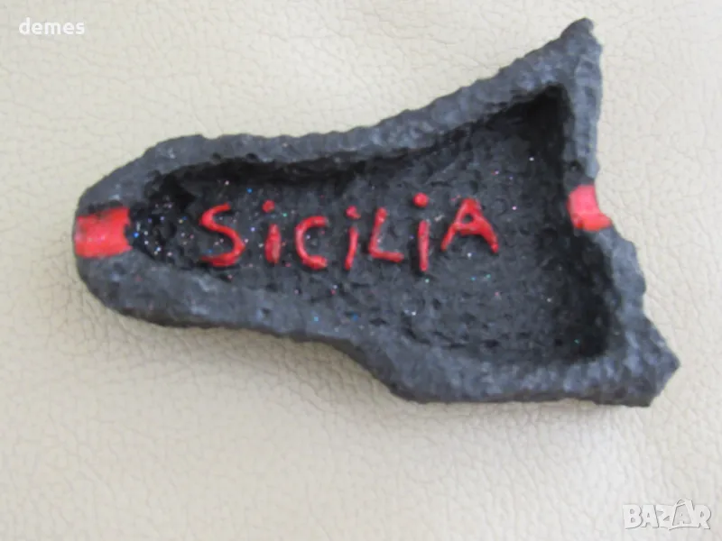 Пепелник от лава от вулкана Етна, Сицилия, Италия, снимка 1