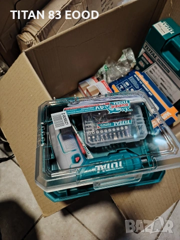 Акумулаторна отвертка TOTAL, 1/4", 4 V, 4 Nm + аксесоари, снимка 4 - Винтоверти - 54218311