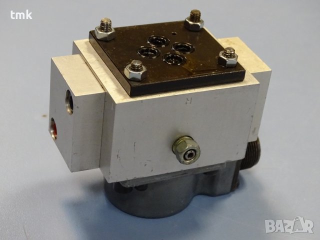 Серво клапан MOOG 10 GPM flow control servo valve 2-stage 210Bar, снимка 8 - Резервни части за машини - 37998790