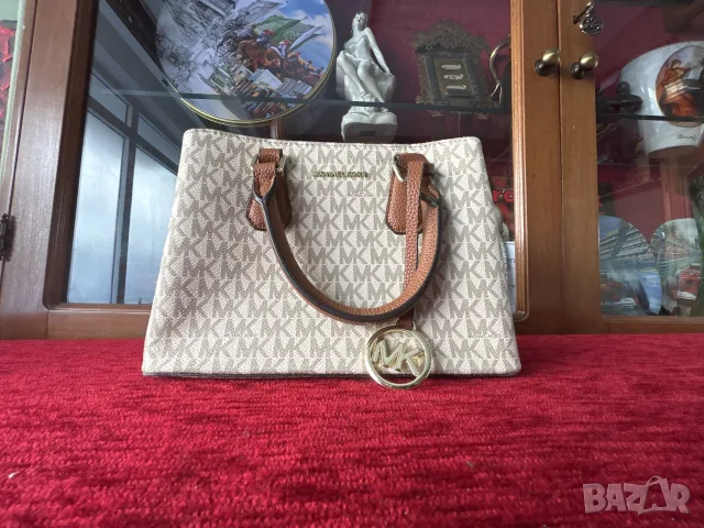 чанта Michael Kors Sheila в цвят ванилия с кафяви дръжки, снимка 2 - Чанти - 55774871