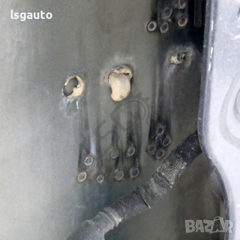 Предна лява врата Volkswagen Touran I 2003-2010 ID: 157217, снимка 4 - Части - 53176009