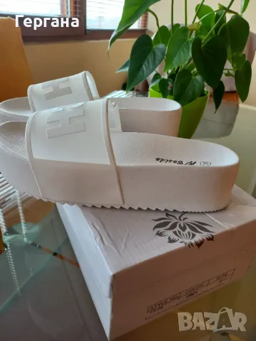 Нови дамски бели чехли, снимка 3 - Чехли - 49715933