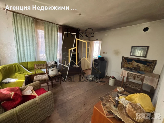 Триетажна тухлена на плоча къща в с. Стражец, снимка 5 - Къщи - 50458182