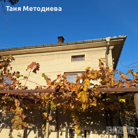 Масивна двуетажна къща 148м2, селскостопански постройки и двор 1126м2 с. Слатина 25км от Карлово, снимка 2 - Къщи - 50151884