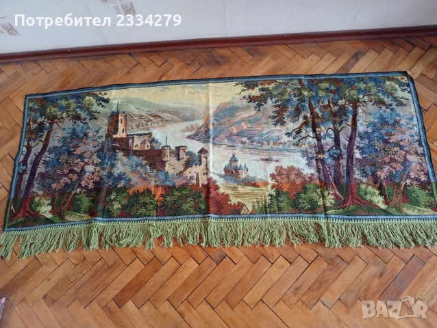 Стар гоблен поставен в остъклена дървена рамка и старинен кавьор за стена., снимка 12 - Гоблени - 54108978