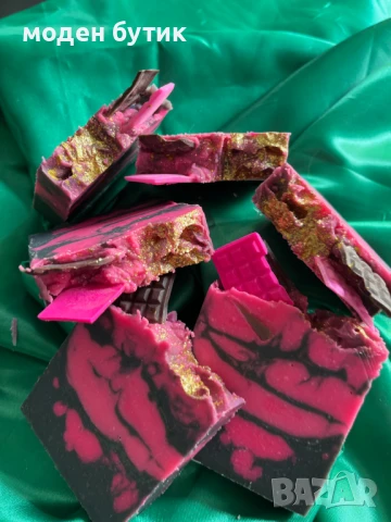 „Шоколадово-малиново съблазняване“ - копринен сапун с натурален сапун, снимка 3 - Декоративна козметика - 51063268