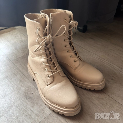 Бежови боти