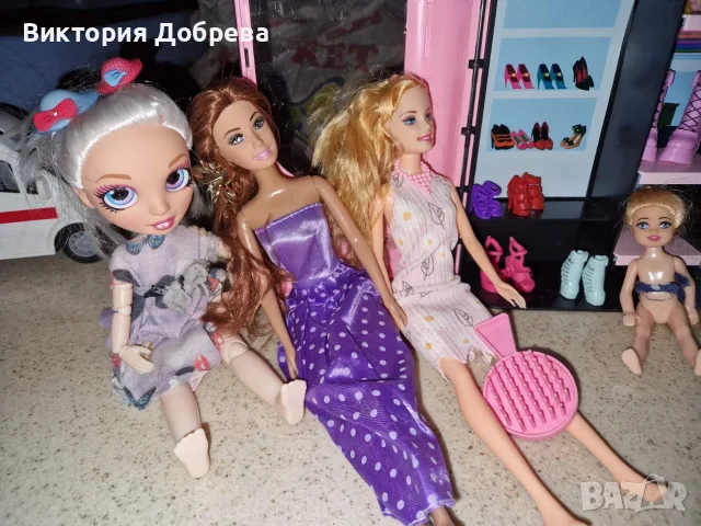 Гардероб за кукли с кукли и аксесоари. , снимка 2 - Кукли - 56061683