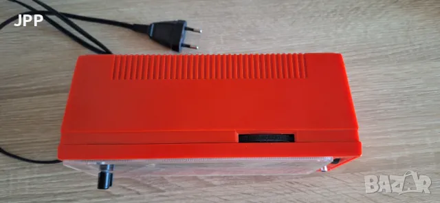 Радиочасовник Universum W2821, Германия, снимка 2 - Радиокасетофони, транзистори - 48742337