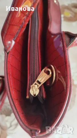 Червена дамска чанта лак нова, снимка 3 - Чанти - 49076512