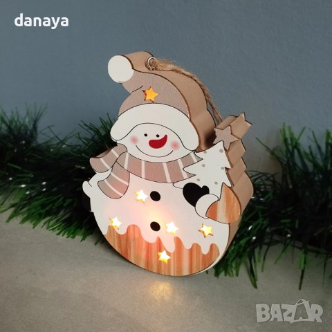 4134 Дървена светеща коледна фигура Снежко със звездички, 13см