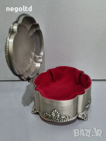 СТРАХОТЕН ПОДАРЪК Нова метална винтидж Бижутера Цена 22лв Бижутерии: 13см/10см/7.5см височина, снимка 3 - Антикварни и старинни предмети - 48413902