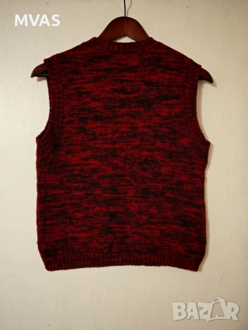 Нов дамски червен плетен елек S размер, снимка 2 - Елеци - 53067934