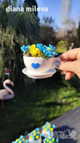 Сладурски Чашки с нежни цветлета в синьо и жълто!!