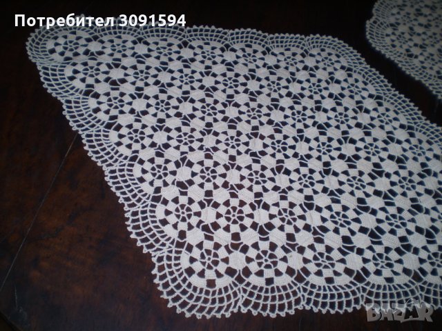 Две Стари Малки Плетени На Една Кука покривки цвят икрю, снимка 3 - Други ценни предмети - 34151067