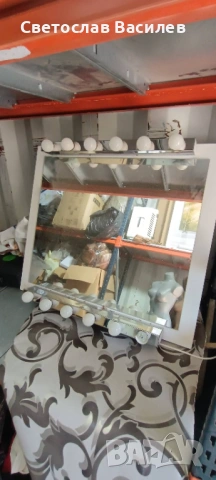 Продавам гримьорско огледало с осветление