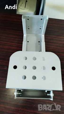 Метална поставка за компютър - монтаж към бюро