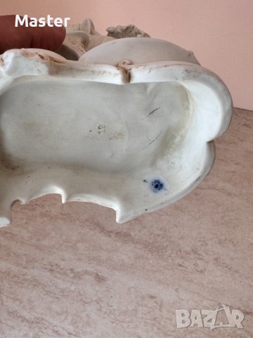 Порцеланова сцена от 20-ти век Бисквит "Дамата с кученцето", снимка 6 - Антикварни и старинни предмети - 44434408