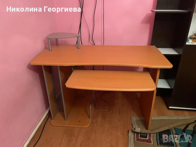 Продавам запазено бюро