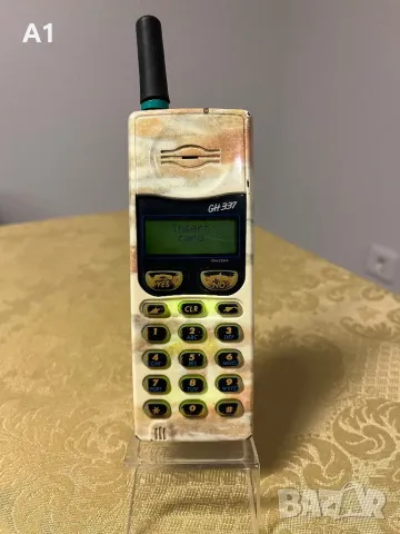 Ericsson 377 със зарядно