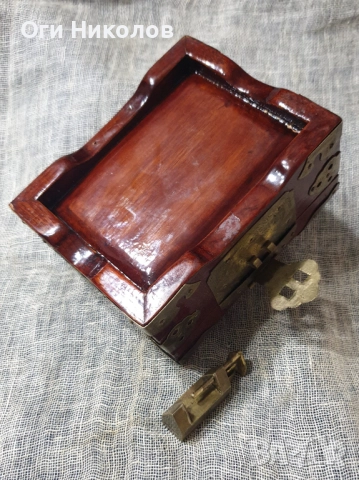 Красива бижутиера от екзотична дървесина и богат бронзов обков, снимка 12 - Антикварни и старинни предмети - 52423760