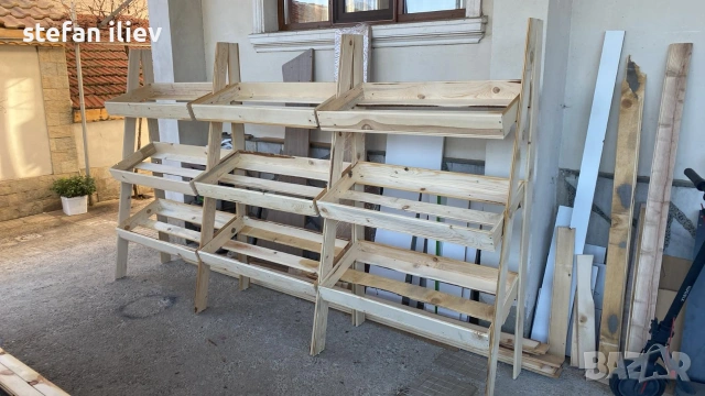 стелажи за магазини