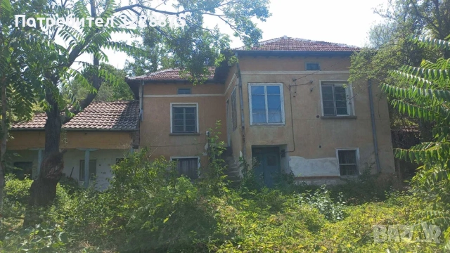 С.Крета община Гулянци-масивна къща 130кв.м. допълнителни постройки-над 150кв.м.