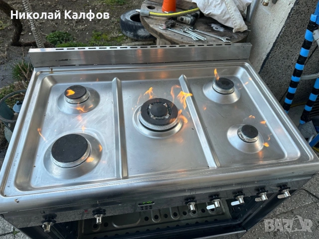 Професионална готварска печка Смег, снимка 11 - Обзавеждане за заведение - 54096382