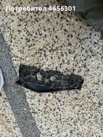 Преден десен държач на предна броня на Тойота Корола само за 30лв. 52115-02180