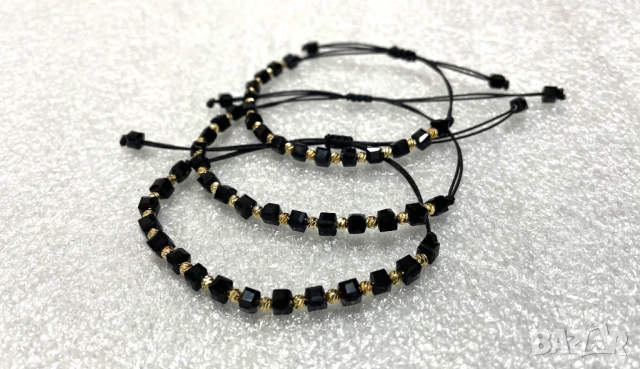 Гривни с фасетиран черен оникс и златисти топчета – ръчна изработка