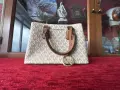 чанта Michael Kors Sheila в цвят ванилия с кафяви дръжки, снимка 2