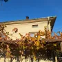 Масивна двуетажна къща 148м2, селскостопански постройки и двор 1126м2 с. Слатина 25км от Карлово, снимка 2