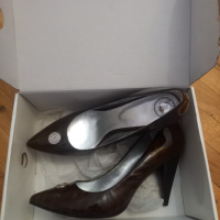 Дамски обувки Версус италиански нови, снимка 8 - Маратонки - 44549443