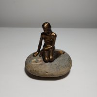 Прекрасна винтидж статуетка на Малката русалка върху камък. , снимка 2 - Антикварни и старинни предмети - 44150971