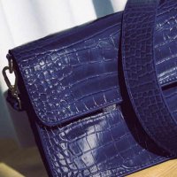 дамска маркова чанта Cayman Shiny Strap Bag Baby Blue Hvisk Bags  , снимка 2 - Чанти - 42470189